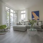 Luxury Upstairs & Downstairs Apartment Zandvoort