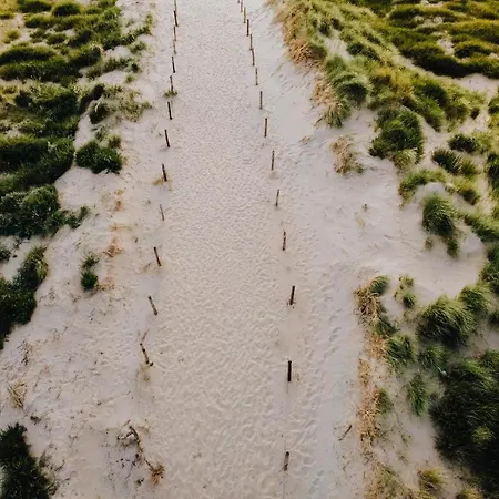 Апартаменты Luxury Upstairs & Downstairs Зандфорт