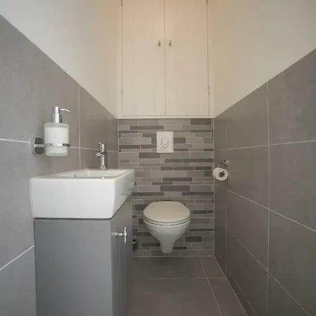 Апартаменты Luxury Upstairs & Downstairs