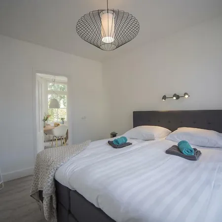 Luxury Upstairs & Downstairs Апартаменты Зандфорт