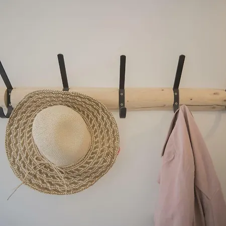 Апартаменты Luxury Upstairs & Downstairs Зандфорт