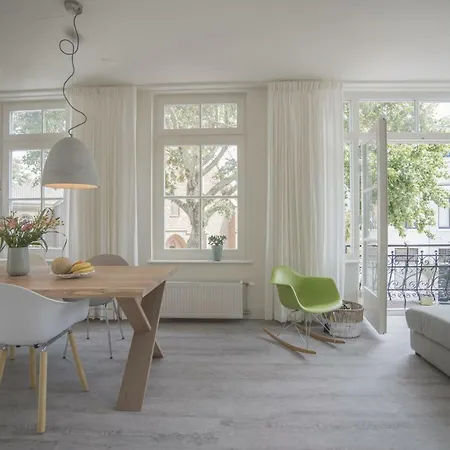 Luxury Upstairs & Downstairs