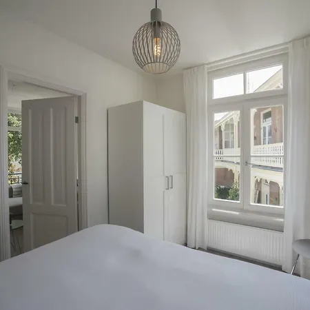 Luxury Upstairs & Downstairs Апартаменты