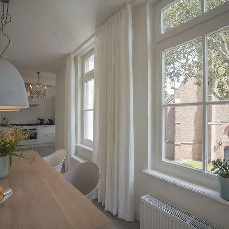 Апартаменты Luxury Upstairs & Downstairs