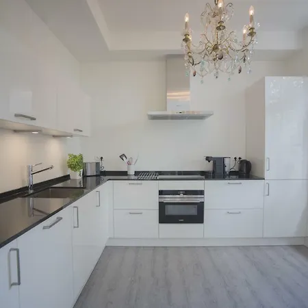 Luxury Upstairs & Downstairs * Зандфорт