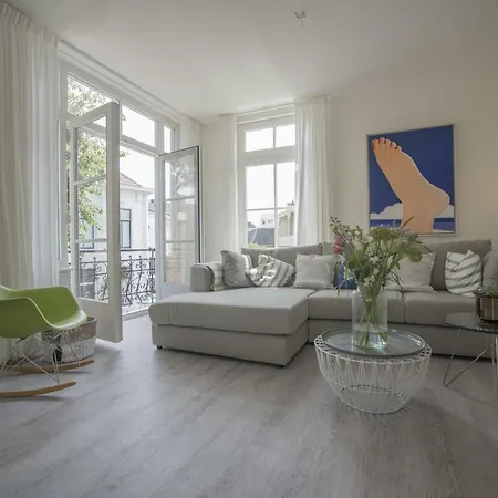 Luxury Upstairs & Downstairs Апартаменты Зандфорт