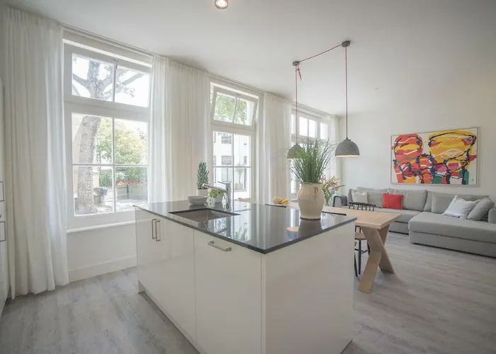 Luxury Upstairs & Downstairs *