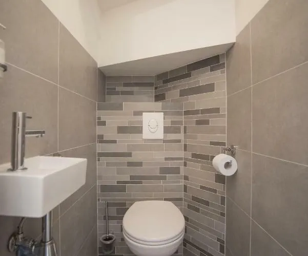 Luxury Upstairs & Downstairs Apartamento