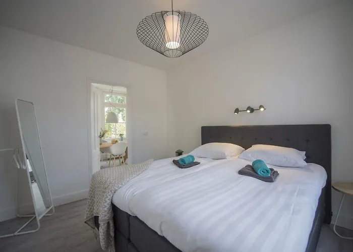 Luxury Upstairs & Downstairs Apartment Zandvoort