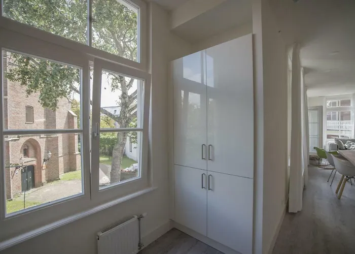 Luxury Upstairs & Downstairs Apartment *