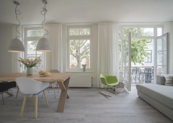 Luxury Upstairs & Downstairs