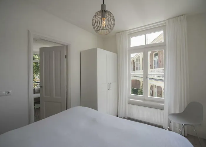 Luxury Upstairs & Downstairs Apartamento