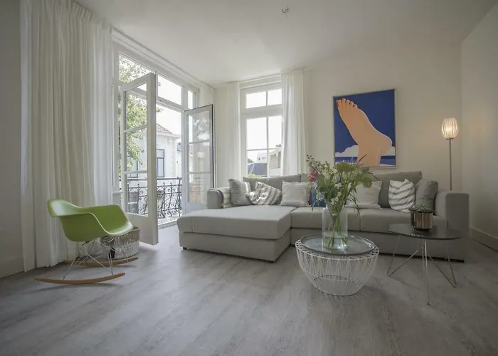 Luxury Upstairs & Downstairs Apartment Zandvoort