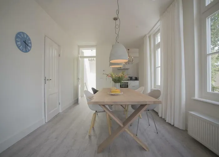 Luxury Upstairs & Downstairs Apartamento