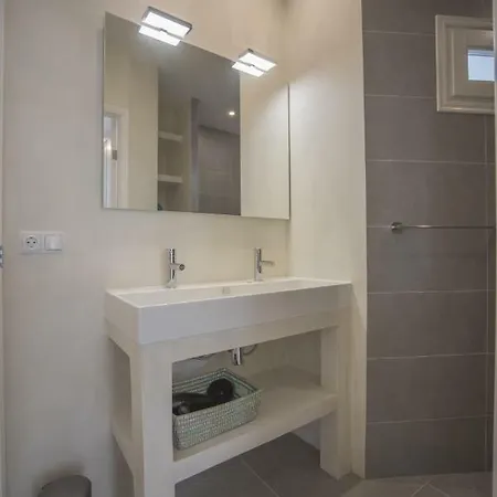 Διαμέρισμα Luxury Upstairs & Downstairs *