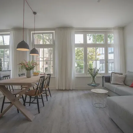 Διαμέρισμα Luxury Upstairs & Downstairs